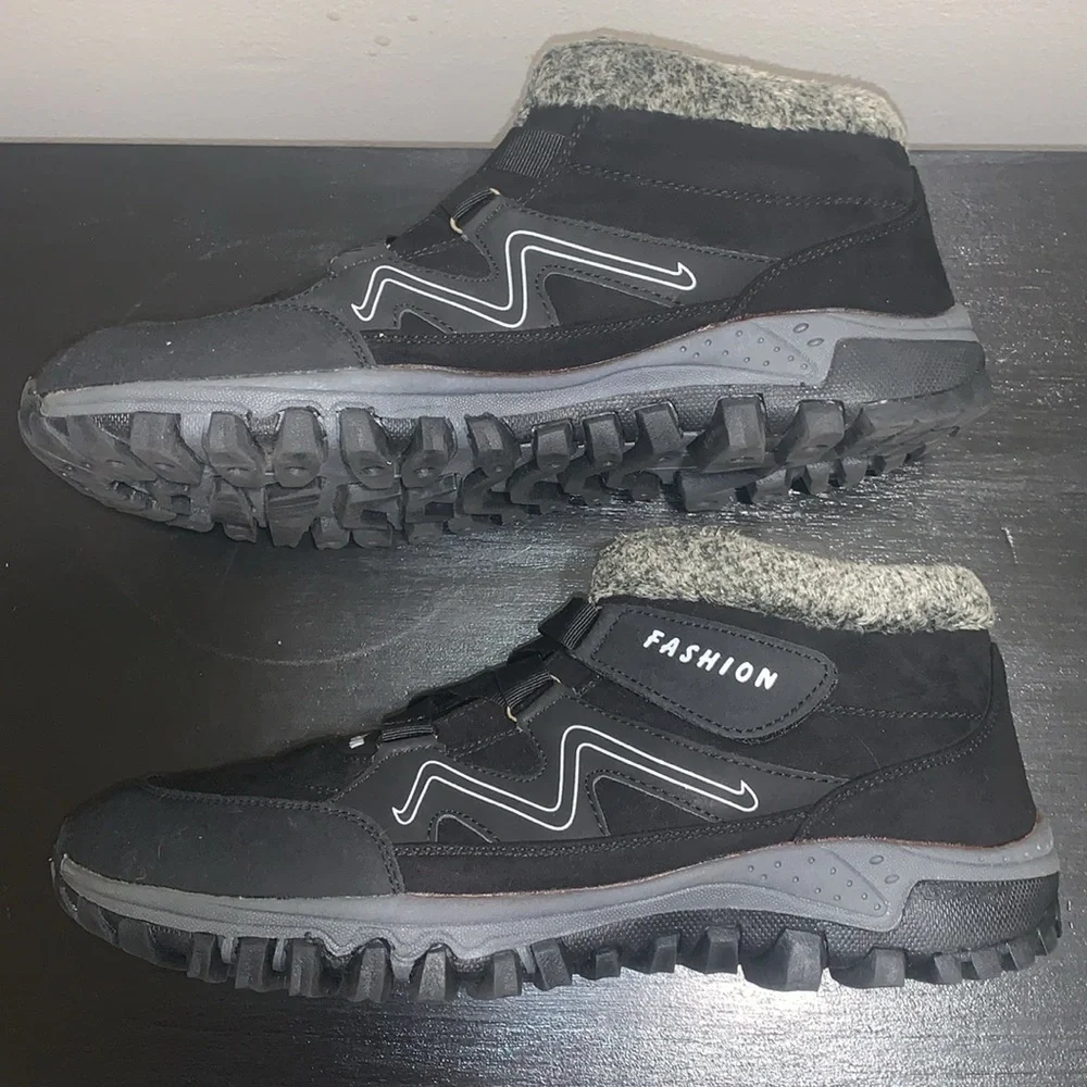 Faux Leather Fur Lined Unisex Snow Boots. Size 12 Men’s. Size 14 Women’s